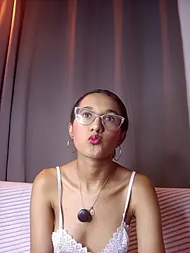 Snapshot of luna_valen chatting on 21, 7, 2026 luna valen online show from 21, 7, 2026