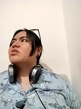 Snapshot of RubyRouge_2 chatting on 8, 10, 2025 RubyRouge 2 online show from 8, 10, 2025