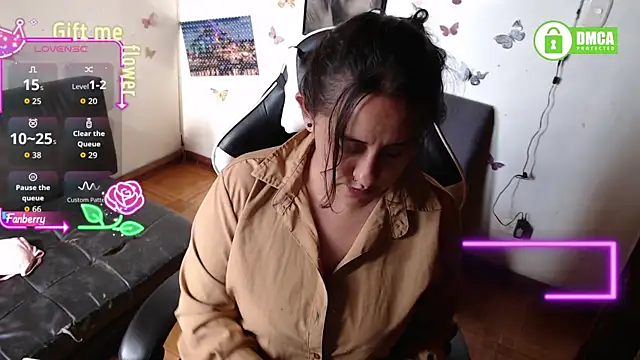 Snapshot of MelRaiise chatting on 3, 12, 2025 MelRaiise online show from 3, 12, 2025