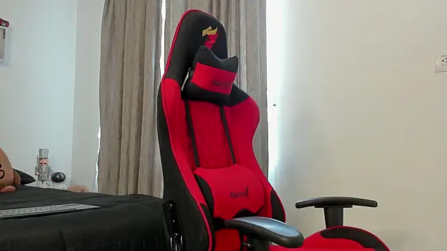 Ezzio Scolaro online show from 7, 10, 2025