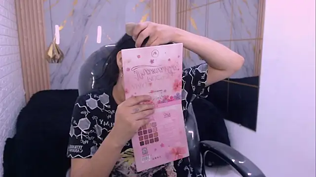 Snapshot of neiti_milk chatting on 4, 12, 2025 neiti milk online show from 4, 12, 2025