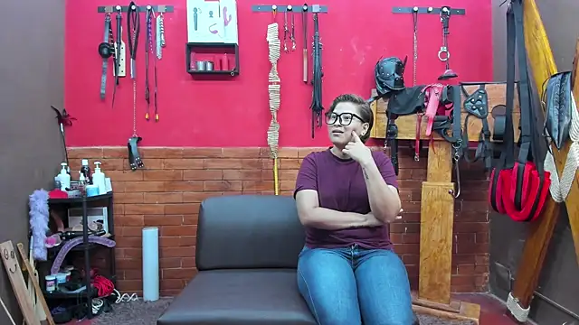 Jacki Fire online show from 22, 3, 2026