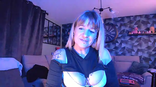 Snapshot of Delichieuse5 chatting on 22, 1, 2025 Delichieuse5 online show from 22, 1, 2025