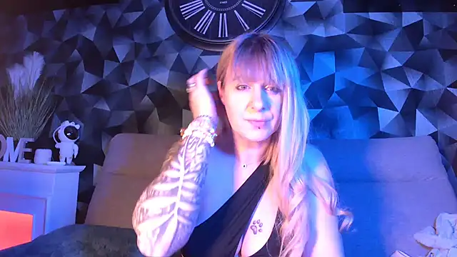 Snapshot of Delichieuse5 chatting on 17, 2, 2025 Delichieuse5 online show from 17, 2, 2025
