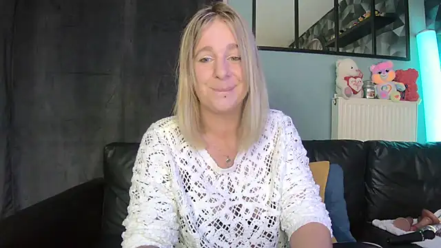 Snapshot of Delichieuse5 chatting on 18, 9, 2025 Delichieuse5 online show from 18, 9, 2025
