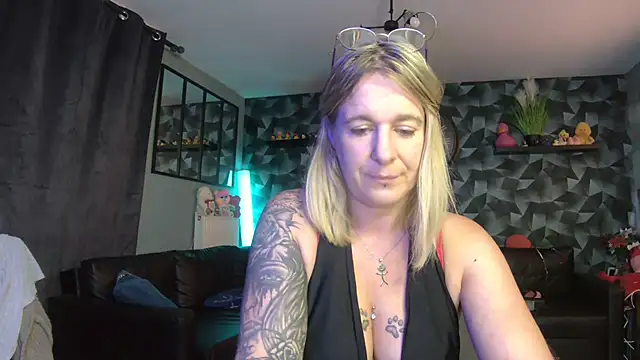 Snapshot of Delichieuse5 chatting on 20, 9, 2025 Delichieuse5 online show from 20, 9, 2025