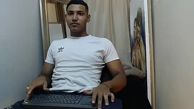 Snapshot of drake_cerra chatting on 5, 10, 2025 drake cerra online show from 5, 10, 2025