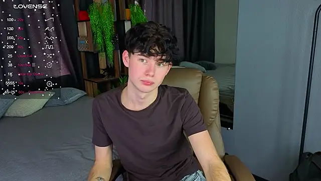 Snapshot of Cute_Mike chatting on 17, 10, 2025 Cute Mike online show from 17, 10, 2025