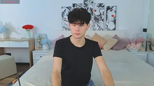 Snapshot of Cute_Mike chatting on 18, 10, 2025 Cute Mike online show from 18, 10, 2025