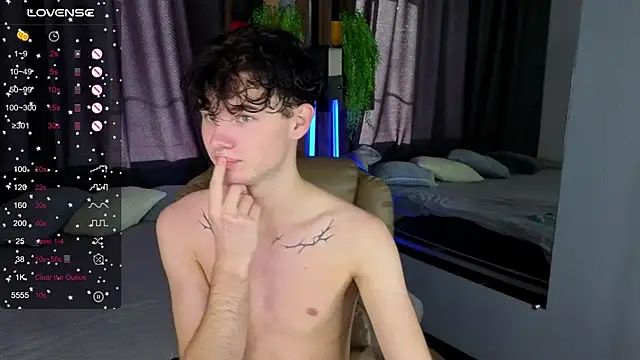 Snapshot of Cute_Mike chatting on 19, 10, 2025 Cute Mike online show from 19, 10, 2025