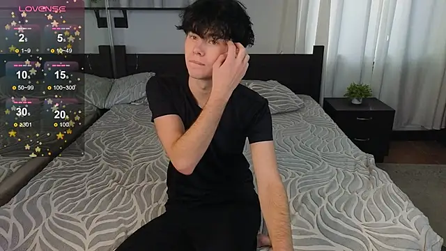 Snapshot of Cute_Mike chatting on 21, 10, 2025 Cute Mike online show from 21, 10, 2025