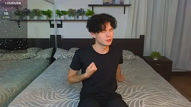 Snapshot of Cute_Mike chatting on 18, 11, 2025 Cute Mike online show from 18, 11, 2025