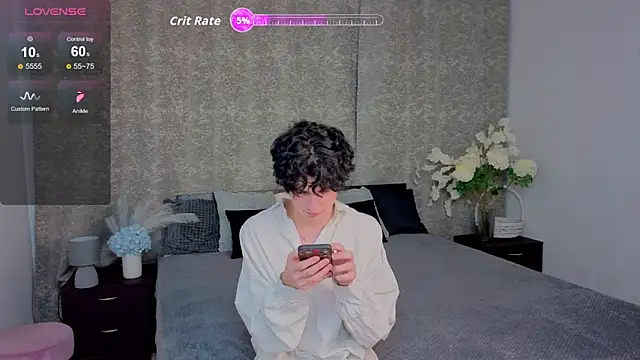 Snapshot of Cute_Mike chatting on 25, 11, 2025 Cute Mike online show from 25, 11, 2025