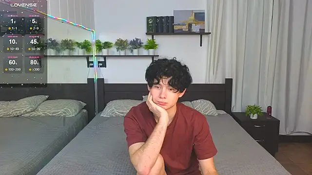 Snapshot of Cute_Mike chatting on 26, 11, 2025 Cute Mike online show from 26, 11, 2025