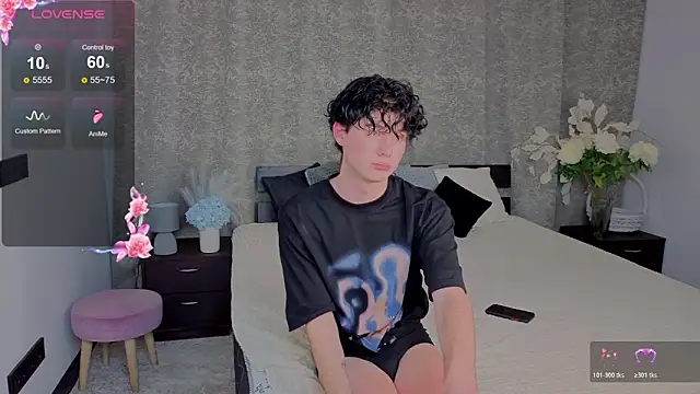 Snapshot of Cute_Mike chatting on 28, 11, 2025 Cute Mike online show from 28, 11, 2025