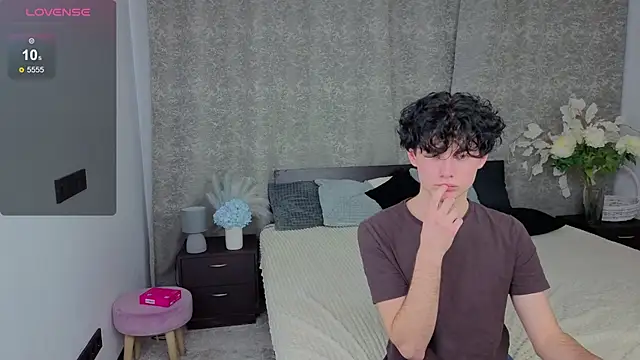 Snapshot of Cute_Mike chatting on 3, 12, 2025 Cute Mike online show from 3, 12, 2025