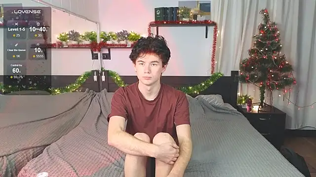 Snapshot of Cute_Mike chatting on 15, 12, 2025 Cute Mike online show from 15, 12, 2025