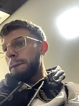 Snapshot of noah_red chatting on 13, 11, 2025 noah red online show from 13, 11, 2025