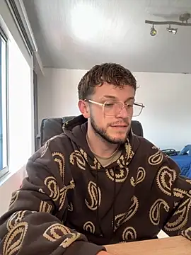 Snapshot of noah_red chatting on 17, 11, 2025 noah red online show from 17, 11, 2025