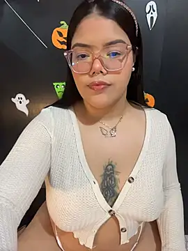 Snapshot of GabrielleMarsh1 chatting on 2, 11, 2025 GabrielleMarsh1 online show from 2, 11, 2025