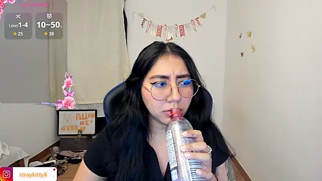 LoveLyy- online show from 5, 6, 2026
