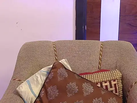 cute zaraa online show from 12, 11, 2025