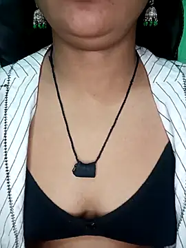 Snapshot of Rashmi_011 chatting on 27, 11, 2025 Rashmi 011 online show from 27, 11, 2025