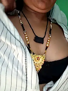 Snapshot of Rashmi_011 chatting on 4, 12, 2025 Rashmi 011 online show from 4, 12, 2025