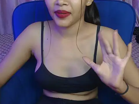 Snapshot of yours-angell chatting on 29, 11, 2025 yours-angell online show from 29, 11, 2025