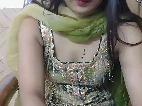 Snapshot of priti_singhaniya chatting on 11, 11, 2025 priti singhaniya online show from 11, 11, 2025