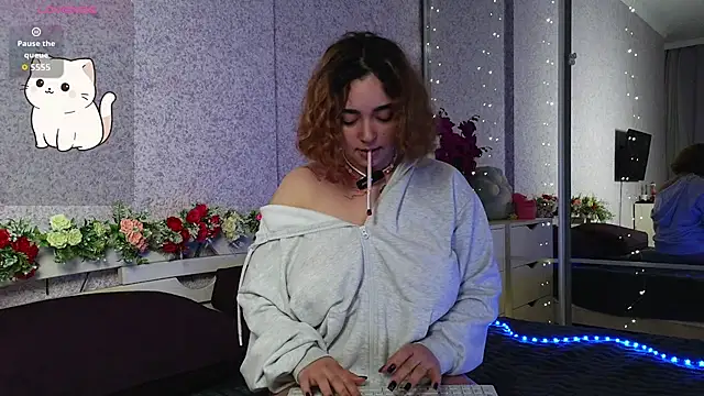 Snapshot of _Mary_Me chatting on 1, 12, 2025 Mary Me online show from 1, 12, 2025