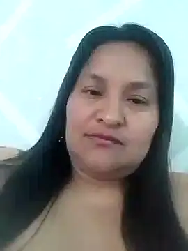 Snapshot of lucia00xx chatting on 13, 10, 2025 lucia00xx online show from 13, 10, 2025