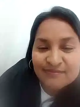 Snapshot of lucia00xx chatting on 20, 10, 2025 lucia00xx online show from 20, 10, 2025