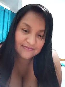 Snapshot of lucia00xx chatting on 24, 11, 2025 lucia00xx online show from 24, 11, 2025