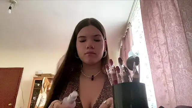 Snapshot of AlmetaBradicich chatting on 7, 10, 2025 AlmetaBradicich online show from 7, 10, 2025