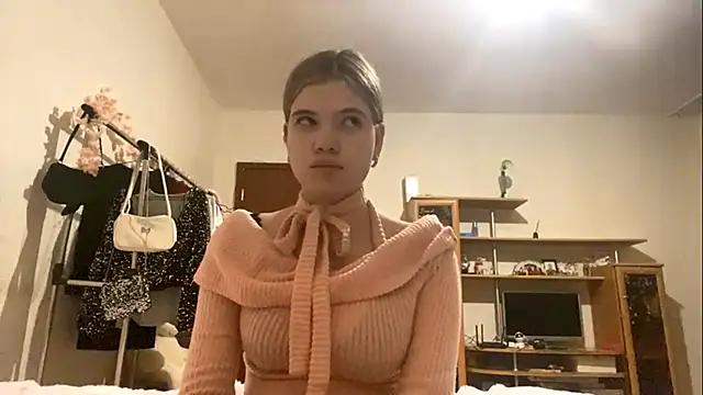 Snapshot of AlmetaBradicich chatting on 4, 12, 2025 AlmetaBradicich online show from 4, 12, 2025