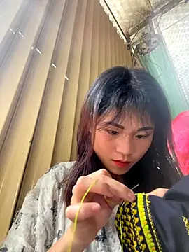 Snapshot of Mylinh- chatting on 15, 10, 2025 Mylinh- online show from 15, 10, 2025