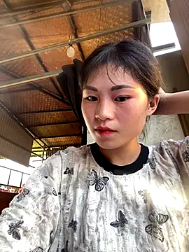 Snapshot of Mylinh- chatting on 18, 10, 2025 Mylinh- online show from 18, 10, 2025