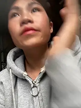 Snapshot of Mylinh- chatting on 19, 10, 2025 Mylinh- online show from 19, 10, 2025