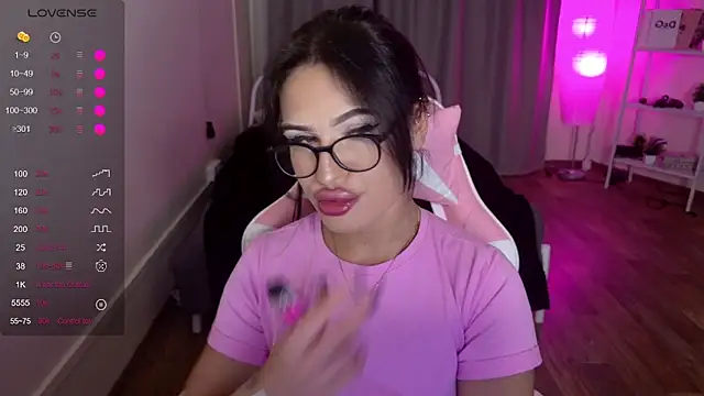 Snapshot of ShayLisse chatting on 30, 11, 2025 ShayLisse online show from 30, 11, 2025