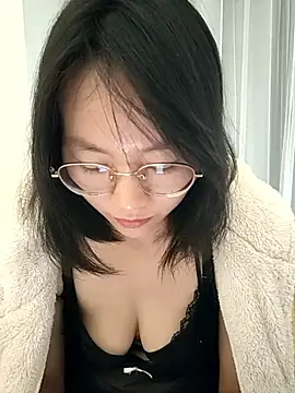 Snapshot of nini10052025 chatting on 29, 10, 2025 nini10052025 online show from 29, 10, 2025