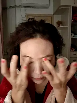 Snapshot of nini10052025 chatting on 18, 11, 2025 nini10052025 online show from 18, 11, 2025