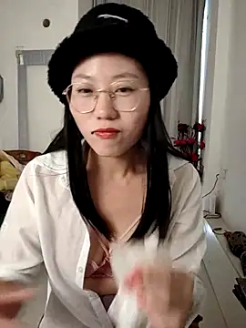 Snapshot of nini10052025 chatting on 4, 12, 2025 nini10052025 online show from 4, 12, 2025