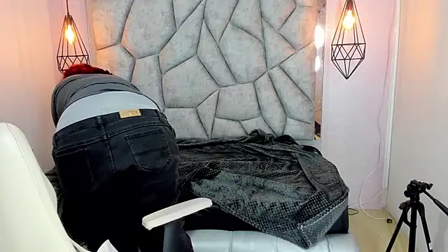 Addyy 02 online show from 6, 4, 2026