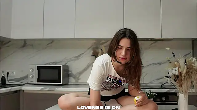 Snapshot of AmmieGerber chatting on 28, 10, 2025 AmmieGerber online show from 28, 10, 2025