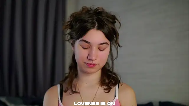 Snapshot of AmmieGerber chatting on 5, 11, 2025 AmmieGerber online show from 5, 11, 2025