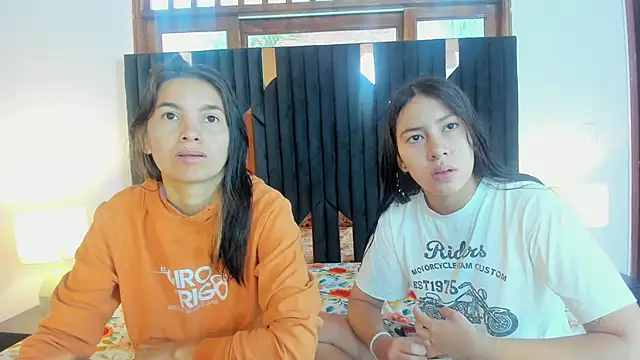 Snapshot of Sofy_and_Mia chatting on 8, 10, 2025 Sofy and Mia online show from 8, 10, 2025