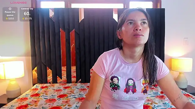 Snapshot of Sofy_and_Mia chatting on 26, 11, 2025 Sofy and Mia online show from 26, 11, 2025