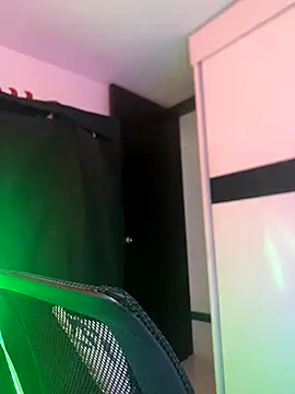 Snapshot of ErosDominant chatting on 25, 10, 2025 ErosDominant online show from 25, 10, 2025