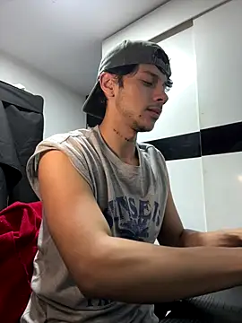 Snapshot of ErosDominant chatting on 1, 12, 2025 ErosDominant online show from 1, 12, 2025